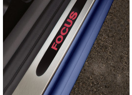 ford-focus-2004-2011-scuff-plates-in-stainless-steel-for-3-doors-with-red-illuminated-focus-logo 1676401
