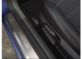 ford-focus-2004-2011-scuff-plates-in-stainless-steel-for-3-doors-with-recessed-focus-logo 1696415