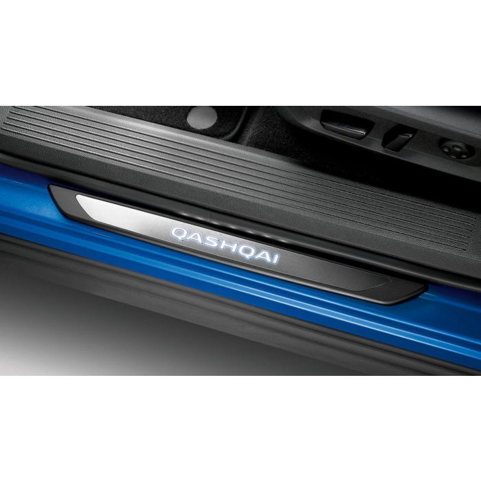 Nissan Qashqai (2021 - ..) door sill trims illuminated