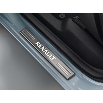 Renault Kadjar scuff plates illuminated
