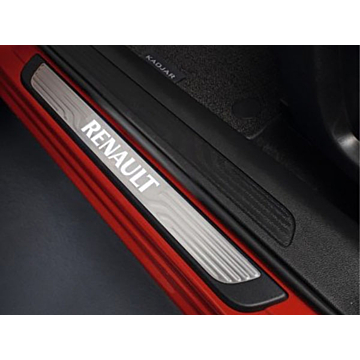 Renault Kadjar scuff plates illuminated