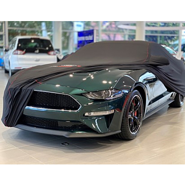 Ford Mustang (03/2015 - ..) premium black cover with red piping, white Ford oval and Ford Performance logo