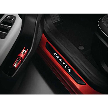 Renault Captur (2019 - ..) scuff plates illuminated