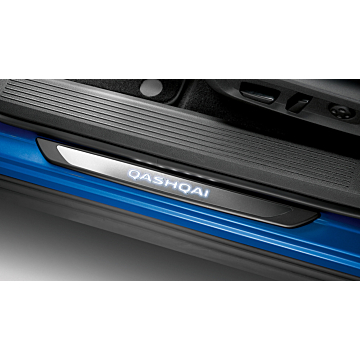 Nissan Qashqai (2021 - ..) door sill trims illuminated