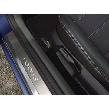 Ford Focus 2004 - 2011 scuff plates in stainless steel for 3-doors, with recessed Focus logo