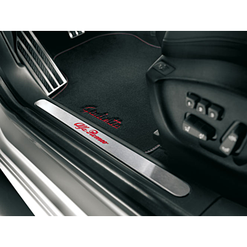 Alfa Romeo Giulietta scuff plates with illuminated Alfa Romeo logo