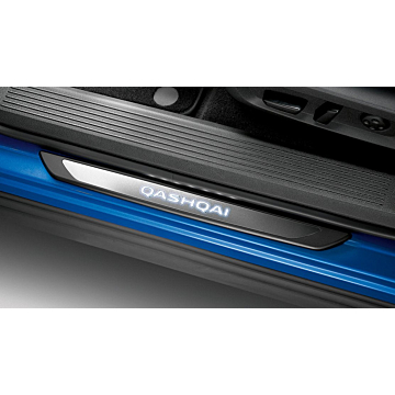 Nissan Qashqai (2021 - ..) door sill trims illuminated