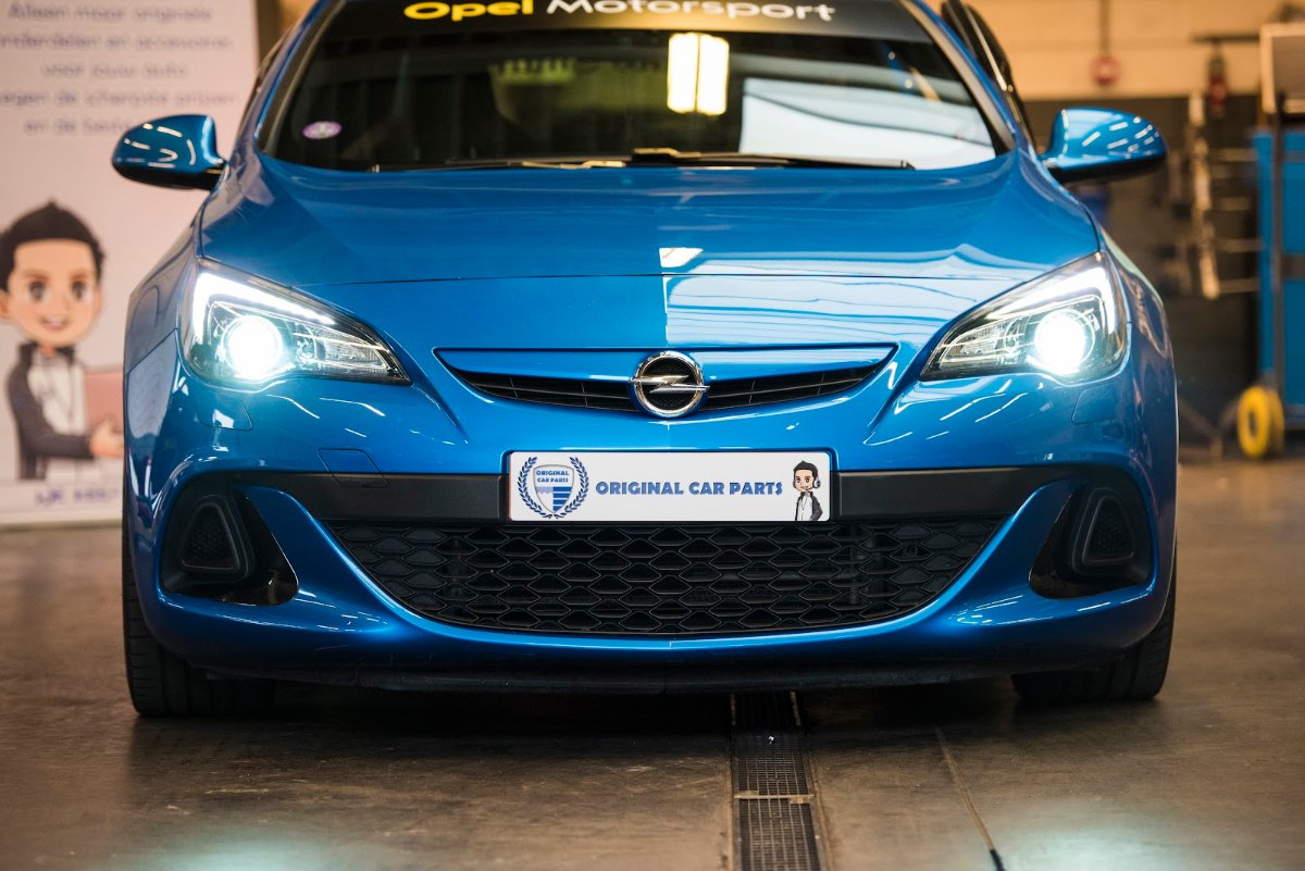 Opel Astra OPC with Original Car Parts licence plate